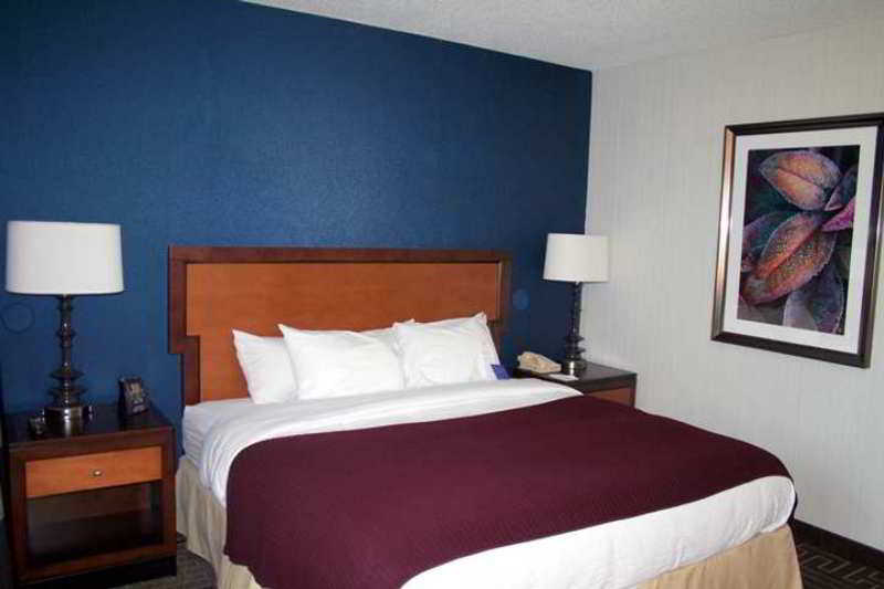 Embassy By Hilton Buckhead 3*