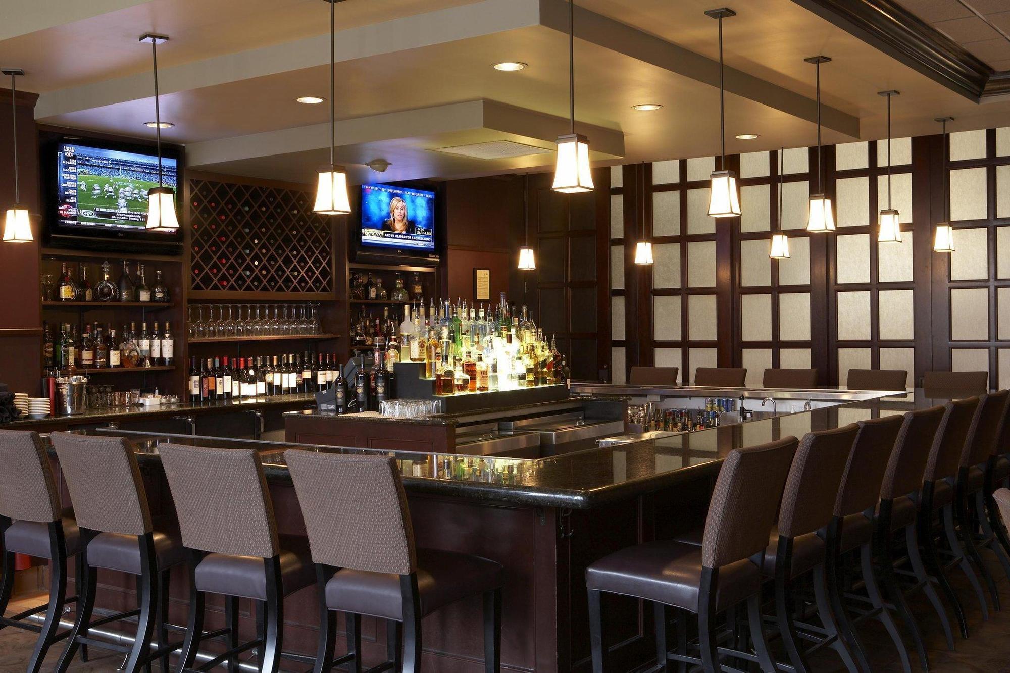 Hotel Embassy By Hilton Buckhead 3*