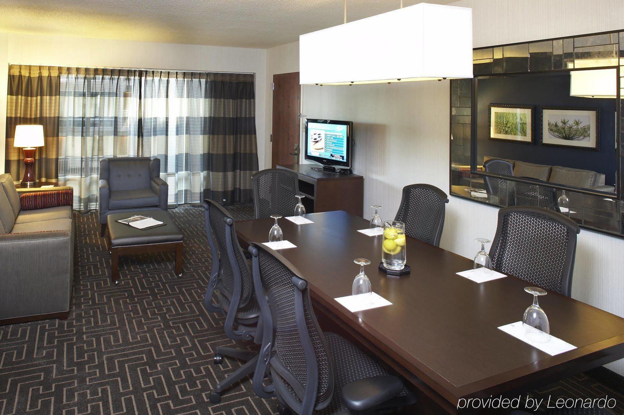 Hotel Embassy By Hilton Buckhead Atlanta